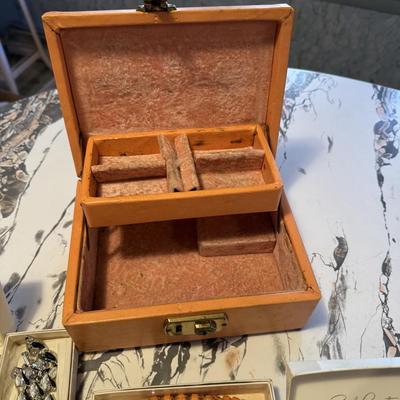 Costume Jewelry & Box Lot 127