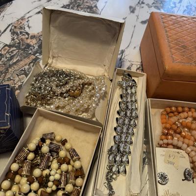 Costume Jewelry & Box Lot 127