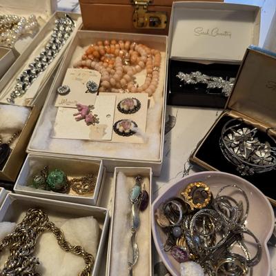 Costume Jewelry & Box Lot 127