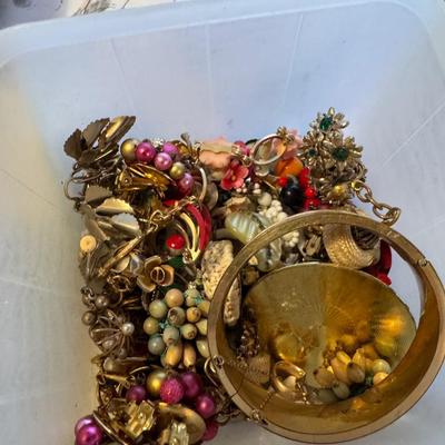 Costume Jewelry & Box Lot 127