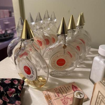 Vintage Perfume Bottles, Powers and Accessories