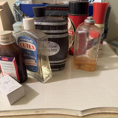 Vintage Perfume Bottles, Powers and Accessories