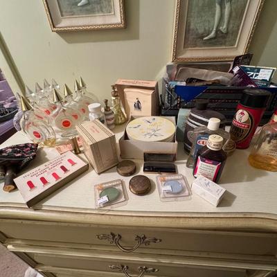 Vintage Perfume Bottles, Powers and Accessories