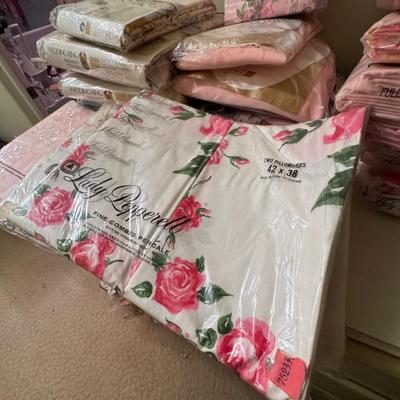 Vintage New Full & Twin Sheets & Pillow Cases