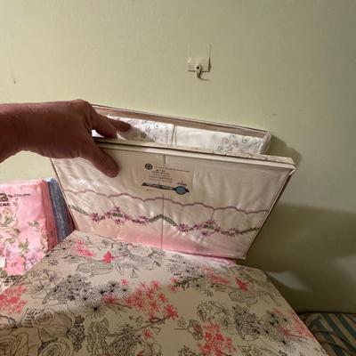 Vintage New Full & Twin Sheets & Pillow Cases