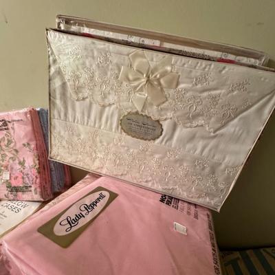 Vintage New Full & Twin Sheets & Pillow Cases