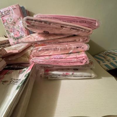 Vintage New Full & Twin Sheets & Pillow Cases