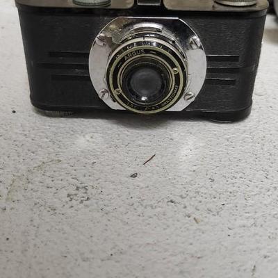 Sale Photo Thumbnail #141: Late 1930s Argus A 35mm with leather case. Fits a medium sized flat rate box.