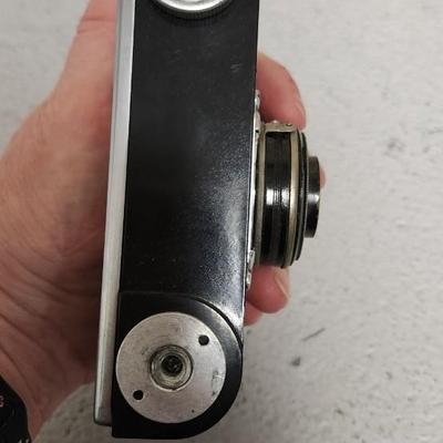 Sale Photo Thumbnail #146: Late 1930s Argus A 35mm with leather case. Fits a medium sized flat rate box.