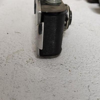 Sale Photo Thumbnail #144: Late 1930s Argus A 35mm with leather case. Fits a medium sized flat rate box.