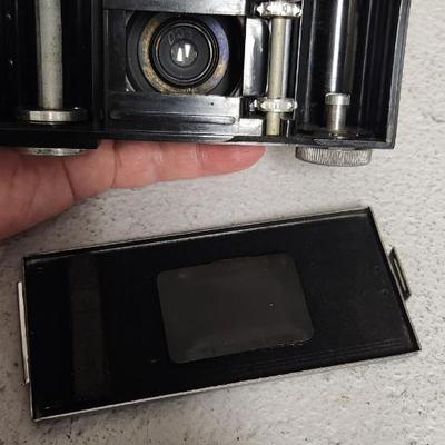 Sale Photo Thumbnail #147: Late 1930s Argus A 35mm with leather case. Fits a medium sized flat rate box.