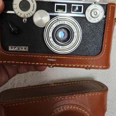 Sale Photo Thumbnail #170: Argus C3 Rangefinder with case. Fits a medium flat rate box