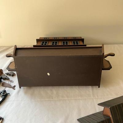 Whimsical Noah’s Ark (G-RG)