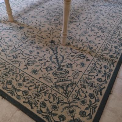 Karastan Indoor/Outdoor Patio Rug- Approx 5.7' x 7.10'