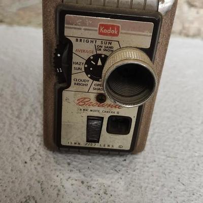 Sale Photo Thumbnail #298: Kodak Brownie Movie Camera II. I can't get the back to open :/. Fits a medium flat rate box