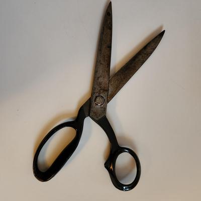 Sale Photo Thumbnail #436: This auction lot is for a Vintage Wiss Heavy-Duty Scissors.  These scissors are sharp and very useful - especially for large crafting projects.  Used by many wallcover hangers.
