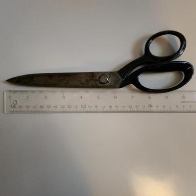 Sale Photo Thumbnail #433: This auction lot is for a Vintage Wiss Heavy-Duty Scissors.  These scissors are sharp and very useful - especially for large crafting projects.  Used by many wallcover hangers.