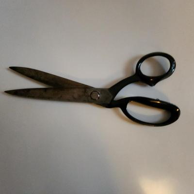 Sale Photo Thumbnail #432: This auction lot is for a Vintage Wiss Heavy-Duty Scissors.  These scissors are sharp and very useful - especially for large crafting projects.  Used by many wallcover hangers.