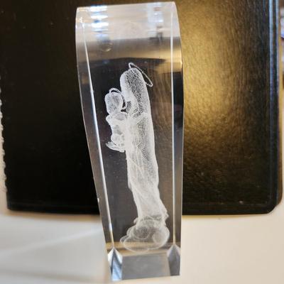 Sale Photo Thumbnail #380: This auction lot is for a beautiful Laser Etched Madonna & Child in Glass.  This item is heavy for its size and appears to be in good condition. Wonderful addition to any home looking to house religious icons.