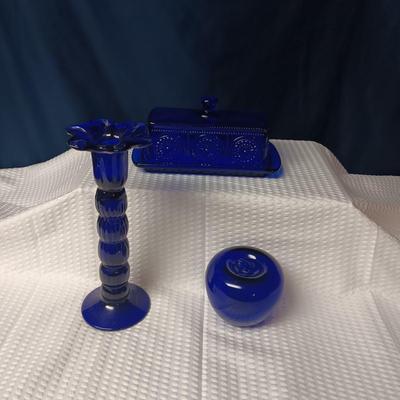 COBALT BLUE PIONEER WOMAN BUTTER DISH, GLASS VASE AND APPLE