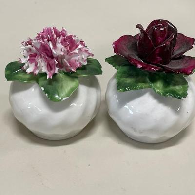 1 quart Pyrex and flower S&P shakers