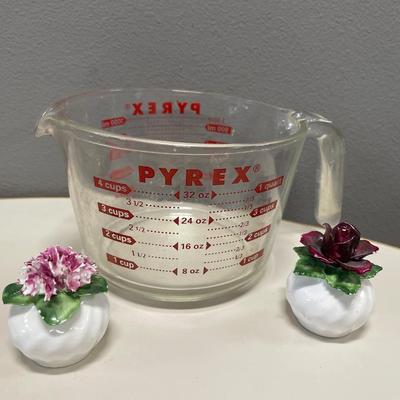 1 quart Pyrex and flower S&P shakers