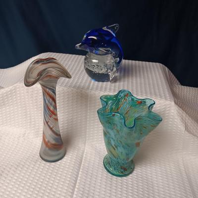 ART GLASS VASES AND GLASS DOLPHIN PAPERWEIGHT