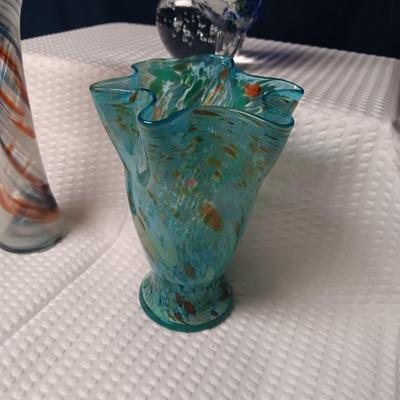 ART GLASS VASES AND GLASS DOLPHIN PAPERWEIGHT