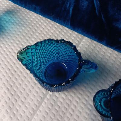 BEVERAGETTE GLASS CONTAINER, 2 BRYCE BROTHERS MUGS & DIAMOND PATTERN CREAM/SUGAR SET