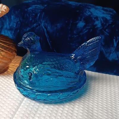 HEN ON NEST AND FENTON CAMEO SWIRL VASE