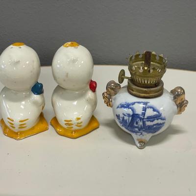 Duck S&P shakers with oil lamp
