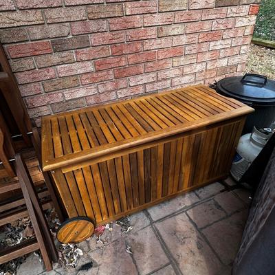 Vingli NIB Wooden Deck/Storage Box W/ Wheels (G-RG)