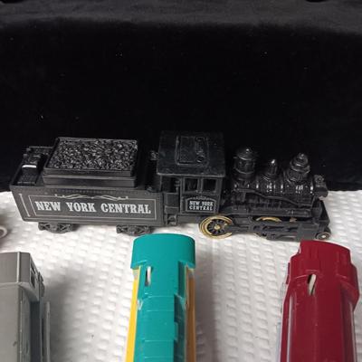 THOMAS THE TRAIN AND OTHER TOY TRAIN CARS