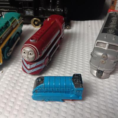 THOMAS THE TRAIN AND OTHER TOY TRAIN CARS