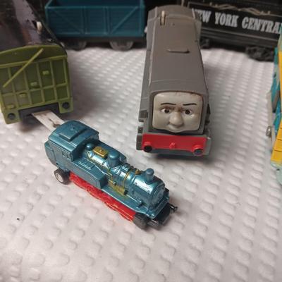 THOMAS THE TRAIN AND OTHER TOY TRAIN CARS