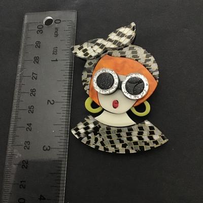 Cute retro vintage pin brooch