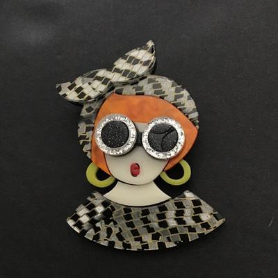 Cute retro vintage pin brooch