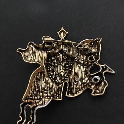Really cool knight on horse brooch