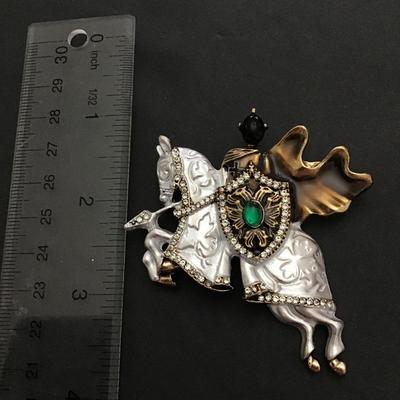 Really cool knight on horse brooch