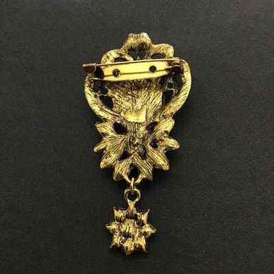 Beautiful fashion cameo brooch