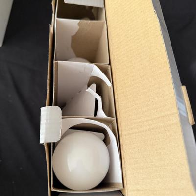 Assortment of Light Bulbs (LR-MG)