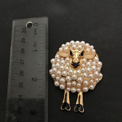 Gold tone sheep brooch with faux pearls