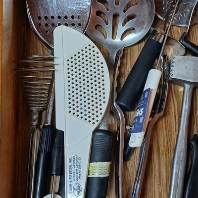 Drawer of Kitchen Utensils - Dough blender - Spatulas - Pizza cutter - and much more