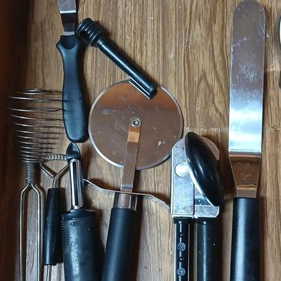 Drawer of Kitchen Utensils - Dough blender - Spatulas - Pizza cutter - and much more