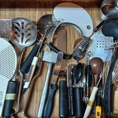 Drawer of Kitchen Utensils - Dough blender - Spatulas - Pizza cutter - and much more