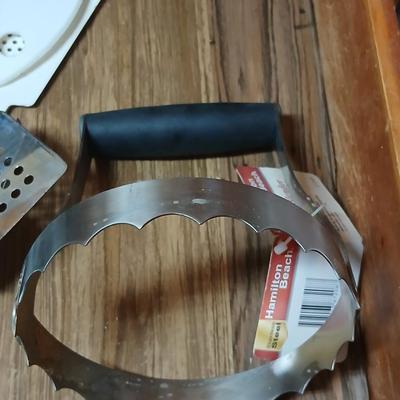 Drawer of Kitchen Utensils - Dough blender - Spatulas - Pizza cutter - and much more