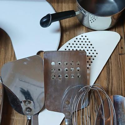 Drawer of Kitchen Utensils - Dough blender - Spatulas - Pizza cutter - and much more