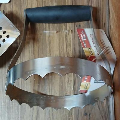 Drawer of Kitchen Utensils - Dough blender - Spatulas - Pizza cutter - and much more