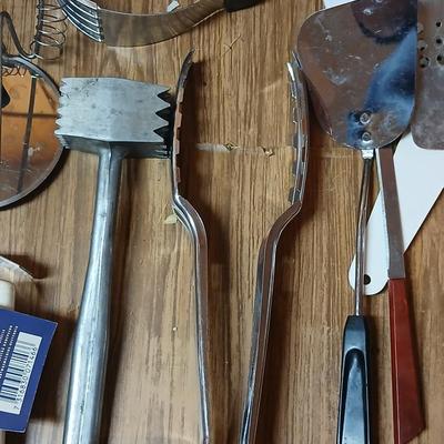 Drawer of Kitchen Utensils - Dough blender - Spatulas - Pizza cutter - and much more