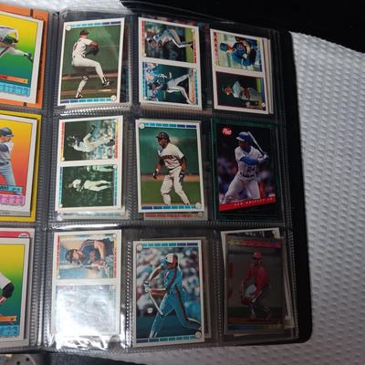 COLLECTORS CARD ALBUM FULL OF BASEBALL CARDS